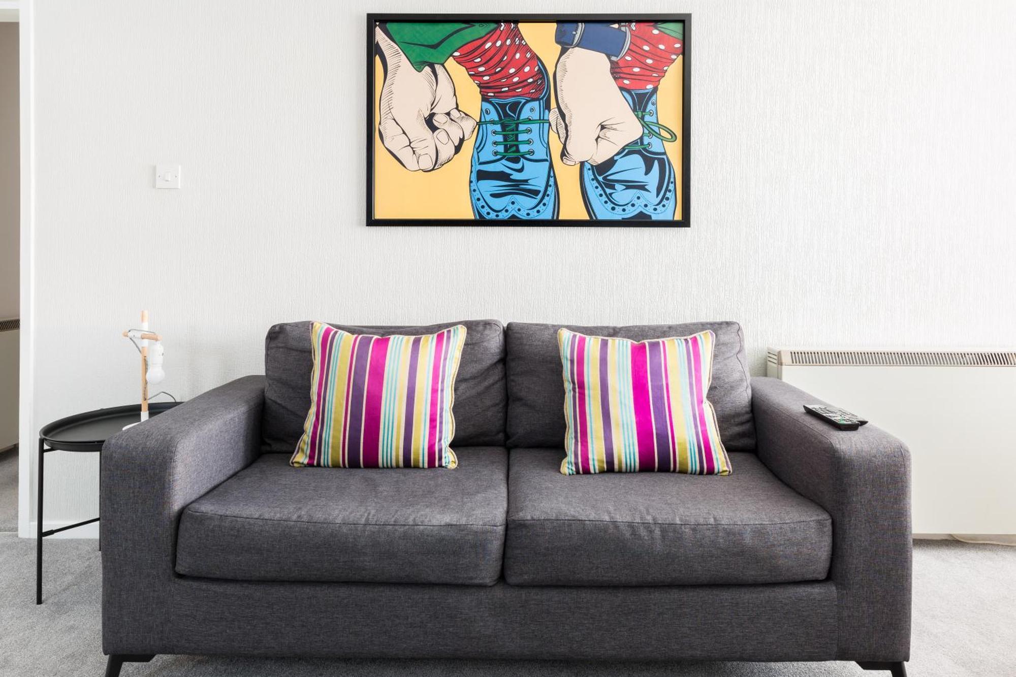 Modern 2-Bedroom Apartments With Free Parking In Лимингтон Экстерьер фото