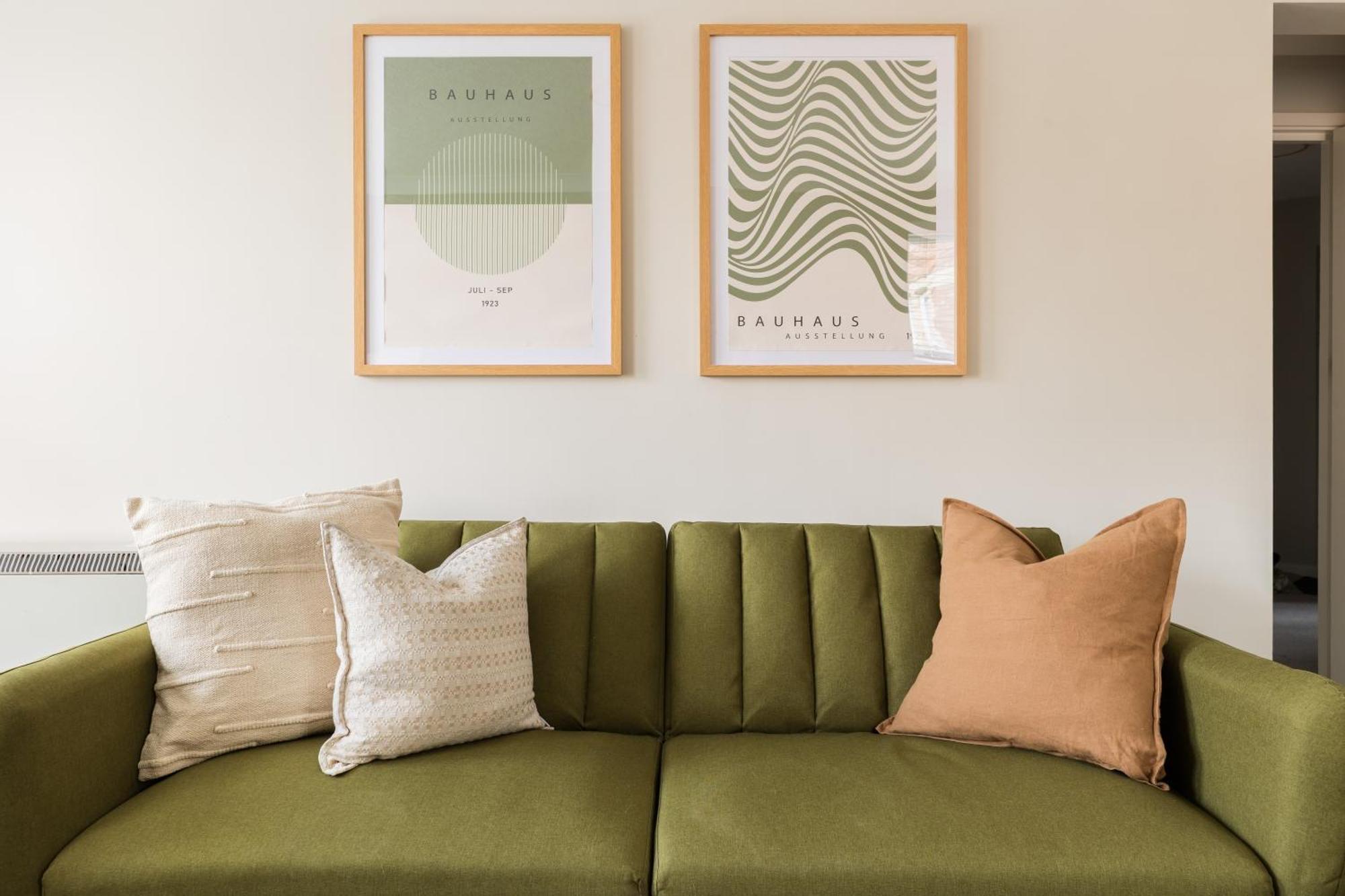 Modern 2-Bedroom Apartments With Free Parking In Лимингтон Экстерьер фото